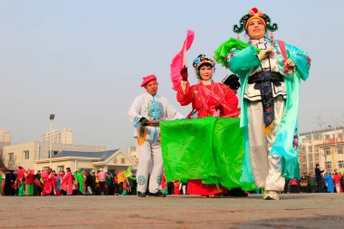 Luannan Eyaleti - 22 Şubat: Çin geleneksel Yanko halk dansları gösterisi 22 Şubat 2016 tarihinde, Luannan County, Hebei Eyaleti, Çin 