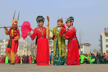 Luannan Eyaleti - 22 Şubat: Çin geleneksel Yanko halk dansları gösterisi 22 Şubat 2016 tarihinde, Luannan County, Hebei Eyaleti, Çin 