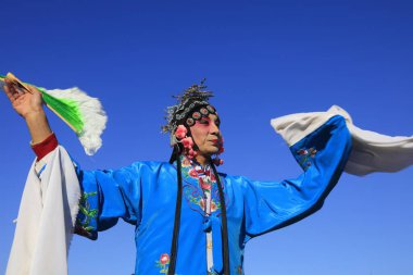 Luannan County - 6 Şubat 2017: Çinli Yangko performansı, Luannan County, Hebei Eyaleti, Chin