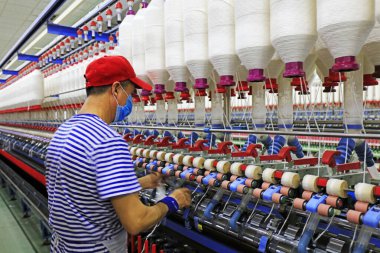 Tangshan City - 4 Ocak 2018: işçiler Tangshan City, Hebei, Chin 'de