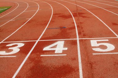 Spor zemin kırmızı plastik pist bir ortaokul