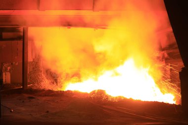 Demir patlayıcı fırın ateşi, fotoğrafın yakın çekimi.