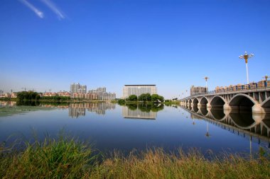 LUANNAN COUNTY - 15 Eylül 2014 'te Kuzey Nehri Köprüsü peyzaj mimarisi, Luannan County, Hebei Eyaleti, Çin
