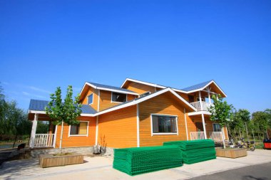 LUANNAN COUNTY - 15 Eylül 2014 'te Hebei Eyaleti, Çin' deki Luannan ilçesinde bir parkta kahverengi ahşap kulübe