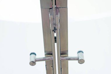 Paslanmaz çelik bağlayıcılar, fotoğrafa yakın çekim.