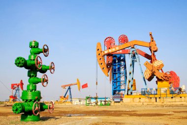 CAOFEIDIAN - 27 Eylül: Petrol makineleri boru ve el tekerleği, 27 Eylül 2014 tarihinde, kaofeidyen, hebei bölgesi, Çin.