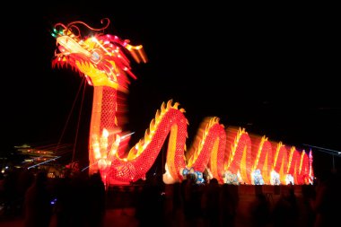 LUAN COUNTY: 5 Mart 2015 'te bir parkta ejderha fenerleri peyzaj mimarisi, Luan County, Hebei Eyaleti, Chin