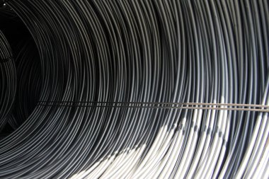 İnşaat alanındaki çelik çubuk, fotoğrafa yakın çekim.