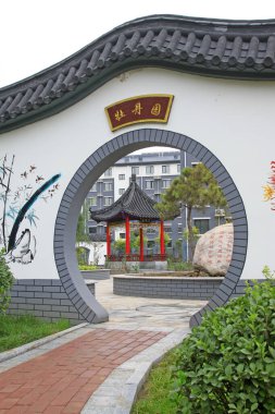 Parktaki Çin antik yapı manzarası