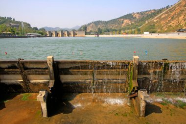 Büyük Duvar manzaralı alan rezervuarı