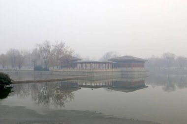 Parktaki Çin mimari manzarası