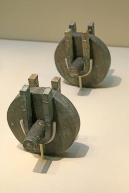 Çin antik metal aleti, fotoğrafa yakın çekim.