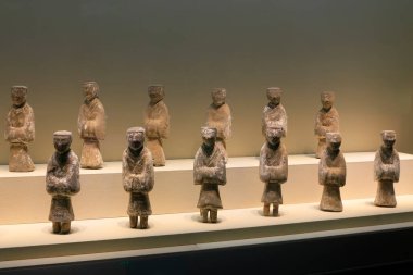 Çin antik çömlek heykelcikleri, fotoğrafa yakın çekim.