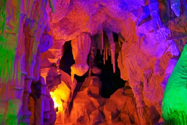 Jeolojik Park sarkıtları, Chin.