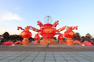 Parkta ejderha şeklinde fenerler, Çin