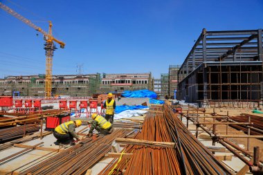 Luannan County - 2 Mayıs 2018: Hebei Eyaleti, Çin 'deki Luannan County' de inşaat işçileri