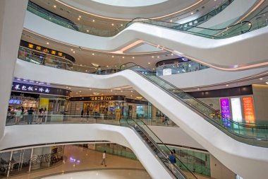 Pekin - 27 Haziran 2019: Galaxy SOHO iç mimari manzarası, Pekin, Çin.