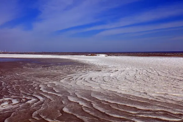 Kışın doğal kıyı manzarası