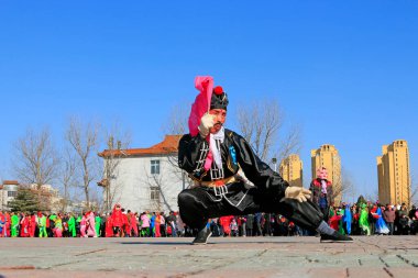 Luannan İlçesi - 20 Şubat: Çin geleneksel Yanko halk dansları gösterisi 20 Şubat 2016 tarihinde, Luannan County, Hebei Eyaleti, Çin 