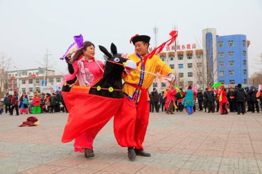 Luannan County - 4 Mart 2018: Yangge Dance Performansı, Luannan County, Hebei Eyaleti, Çin