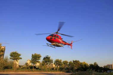 Luannan County - 3 Eylül 2018: Havada uçan tarım helikopterleri, Luannan County, Hebei Eyaleti, Çin