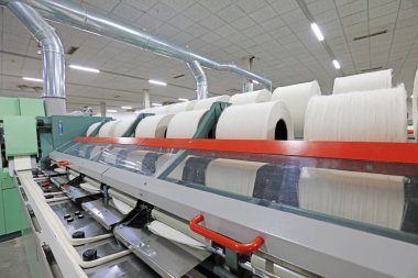 Dönen değirmende dönen halat