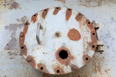 Oksitlenmiş pas ile metal bağlayıcılar