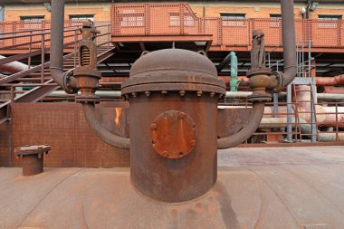 Oksitlenmiş pas ile metal bağlayıcılar