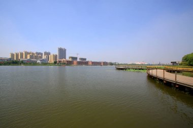 Köprüler ve binalar, fotoğrafa yakın çekim