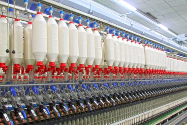 LUANNAN COUNTY - 23 Ağustos: Spinning mill makine ve ekipmanları, 23 Ağustos 2014, Luannan County, Hebei Eyaleti, Çin