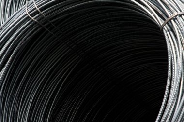 İnşaat alanındaki çelik çubuk, fotoğrafa yakın çekim.