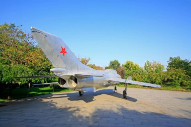 Çinli emekli savaş uçakları parkta.