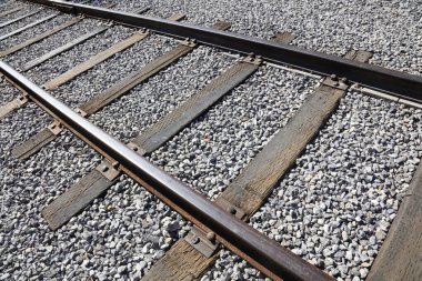 Demiryolu ve yataklı vagon, fotoğrafa yakın çekim.