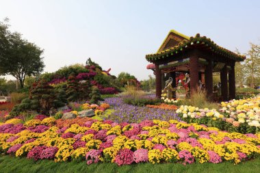 Çin klasik mimarisi eşit düzeyde.