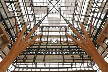 Çin 'de bir salonda kubbe manzarası inşa ediliyor.