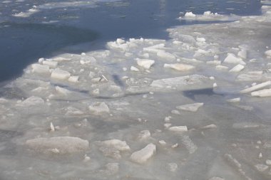 Vasiyetnamede kırılan buz