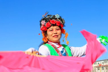 Luannan İlçesi - 16 Şubat: Çin geleneksel Yanko halk dansları gösterisi 16 Şubat 2016 tarihinde, Luannan County, Hebei Eyaleti, Çin
