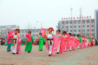 Luannan County - 4 Şubat 2017: Çinli Yangko performansı, Luannan County, Hebei Eyaleti, Chin