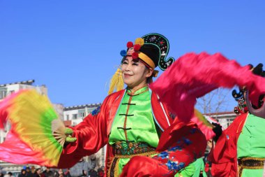 Luannan County - 6 Şubat 2017: Çinli Yangko performansı, Luannan County, Hebei Eyaleti, Chin
