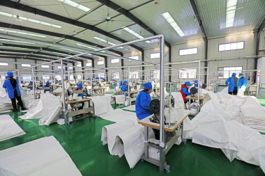 Luanan County - 25 Ocak 2018: plastik dokuma atölyesi dikiş fabrikası, Luannan ilçesi, hebei bölgesi, Çin