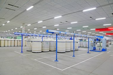 Yapım atölyesinde dönen makineler ve ekipmanlar, Luannan ilçesi, hebei bölgesi, Çin