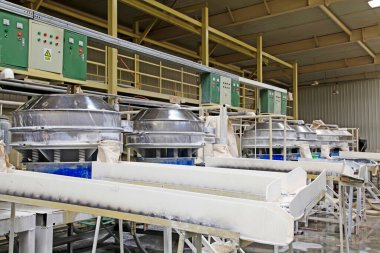 Bir üretim atölyesinde makine ve ekipman, yakın çekim