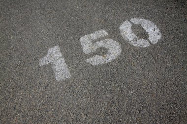 Asfalt yoldaki numaralar 