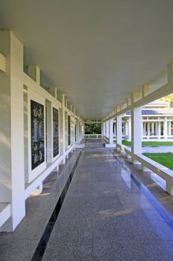 Bir parkta koridor manzarası mimarisi