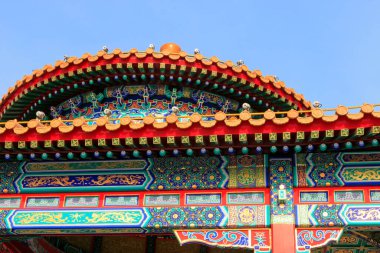 Boyalı parantez ve jöleli fayans dekorasyonu