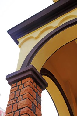 Tekerlek şekilli kül tablası, fotoğrafın yakın çekimi.