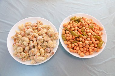 Fıstık tabakları, fotoğrafa yakın çekim.