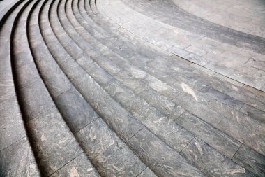 Adımlı Mimari Arazi ve Turistler