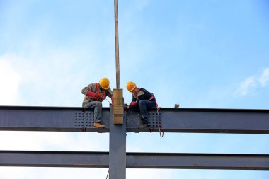 Luannan County - 2 Mayıs 2018: işçiler çelik yapılar kuruyor, Luannan County, Hebei Eyaleti, Çin