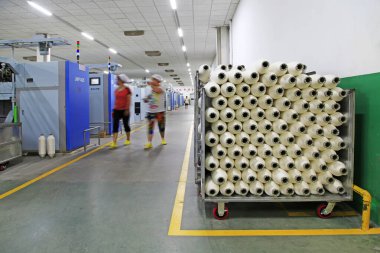 Luannan - 31 Mayıs 2015 'te üretim atölyesinde dönen Luannan County, Hebei, Çin